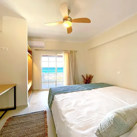 Beachfront 2-bed Luxury - Agios Gordios Corfu Greece Apartamento *